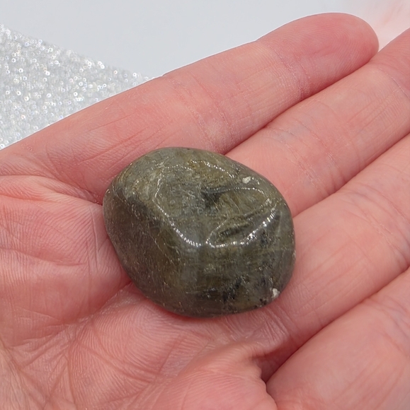 Labradorite Green Crystal Tumble Stone - Picture 2 of 4
